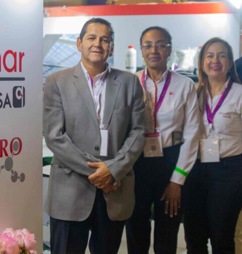 Adolfo Pinto, Maribel Jacome, Cynthia Bourne, Jorge Torres y Santiago Taipe